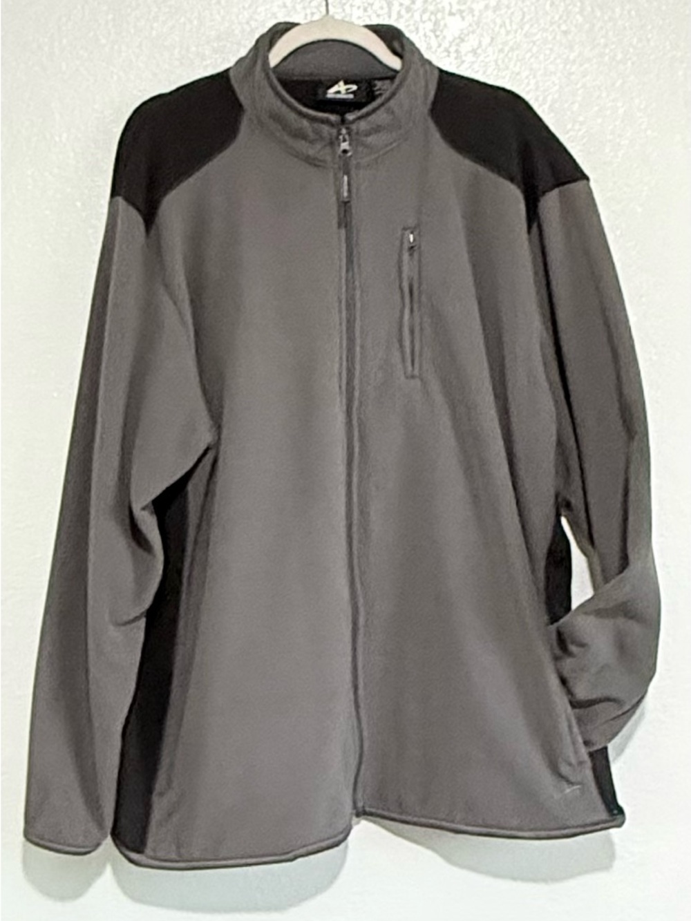 Men's Gray Full-Zip Fleece Jacket with Black Shoulder Panels Athletech XL Y2K